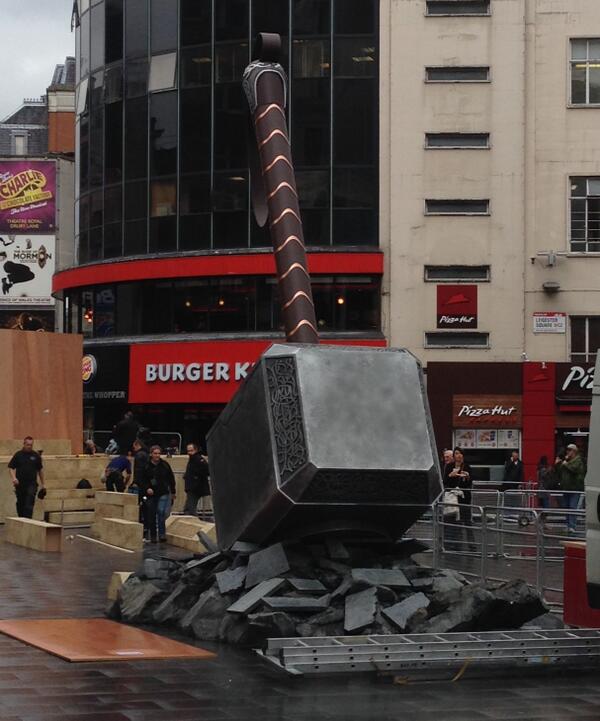 Thor-Dark-World-marteau-géant